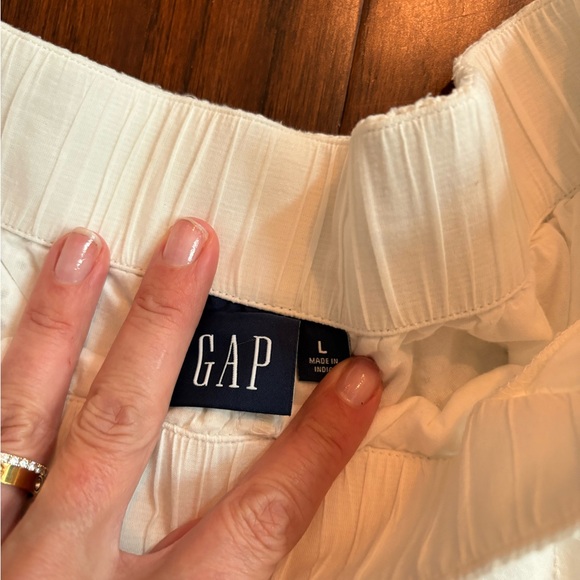 Gap White Eyelet Shorts - Picture 3 of 3